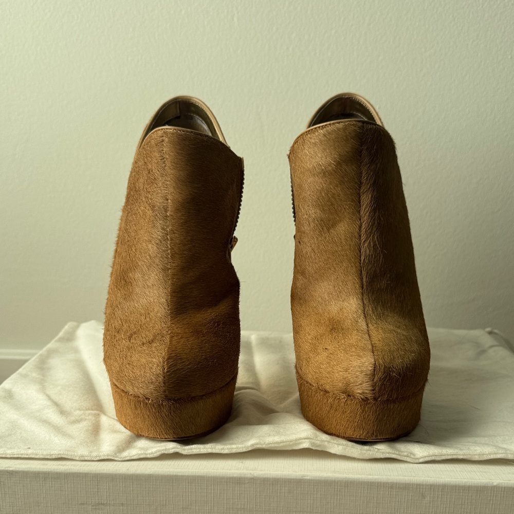 Ted Baker London PONYHAIR tan booties